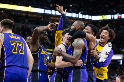 lol合区-四川队鏖战湖人，塔图姆统治全场