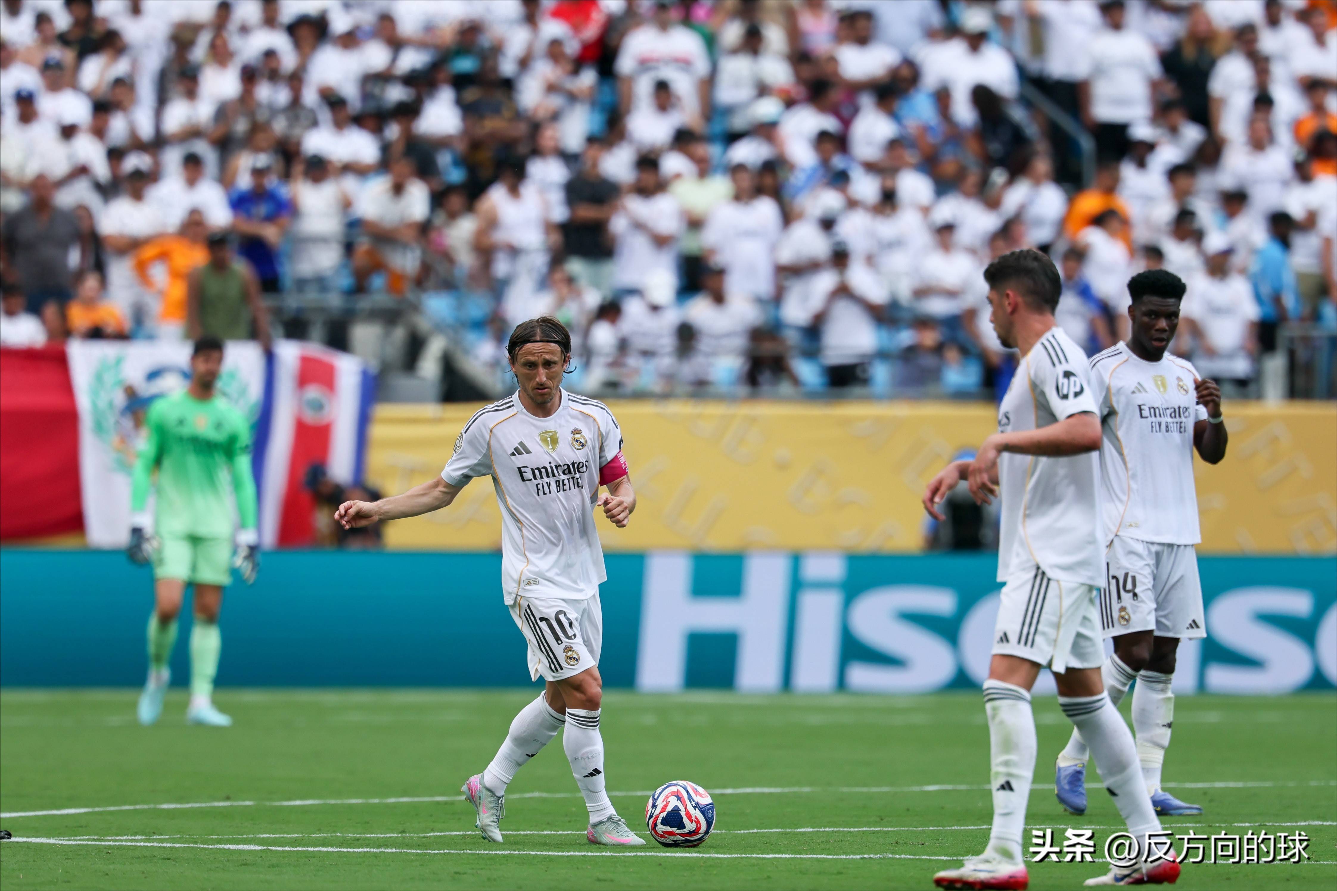 曼联逆袭晋级，皇马险胜锁定小组头名的简单介绍