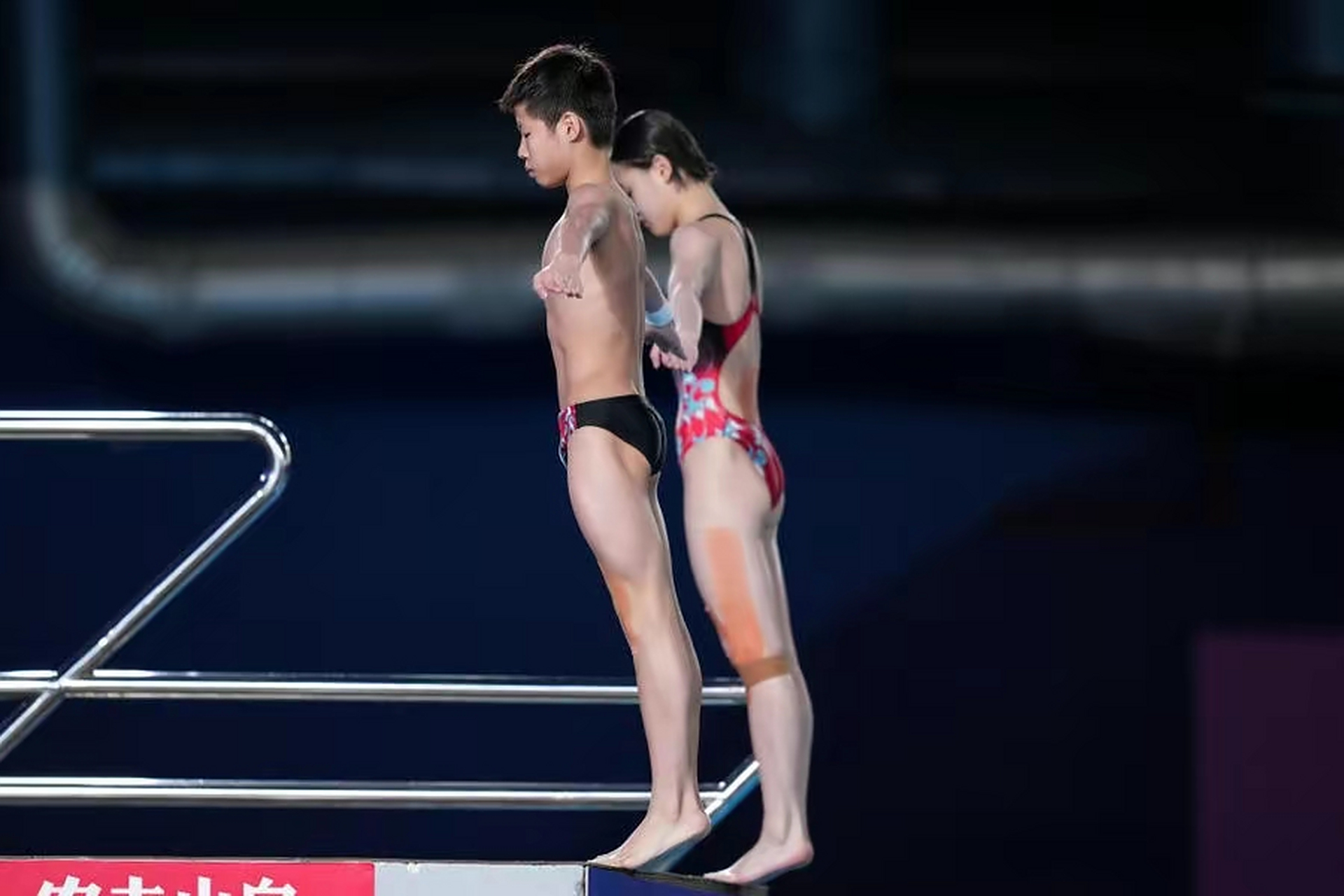 美国跳水队夺得混合双人10米台金牌