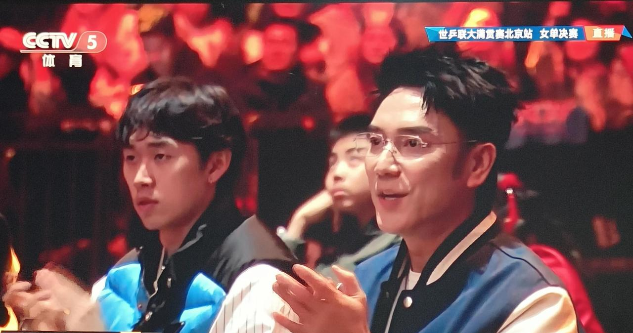 全明星选手争夺冠军荣誉，场面激烈