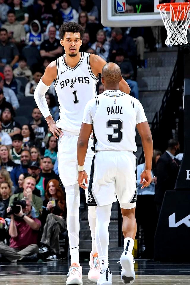 包含圣安东尼奥马刺队召开新赛季发布会,宣布阵容的词条 包含圣安东尼奥马刺队召开新赛季发布会,宣布阵容的词条