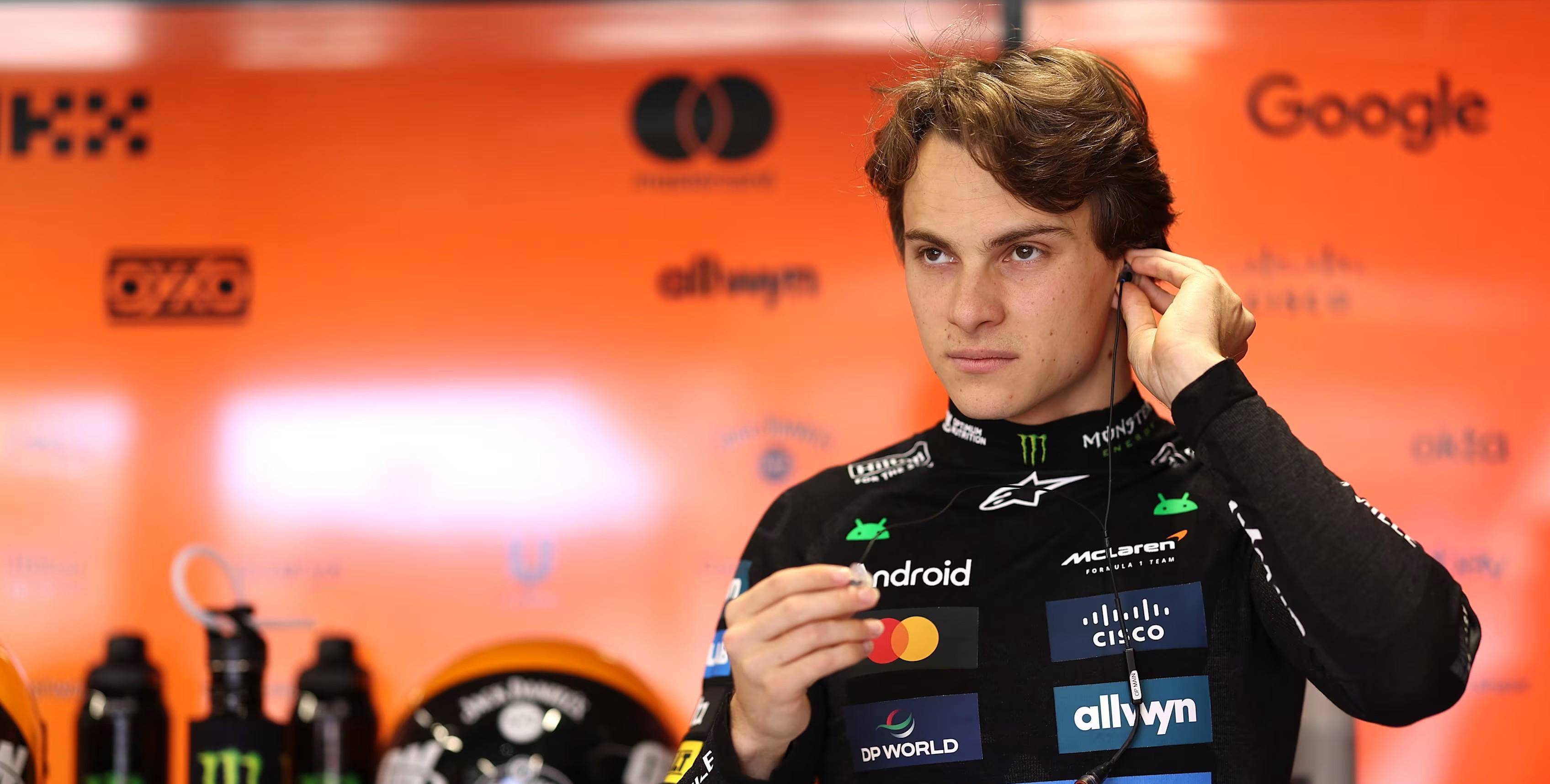 红牛车队绝杀红牛二队，皮亚斯特里统治全场的简单介绍