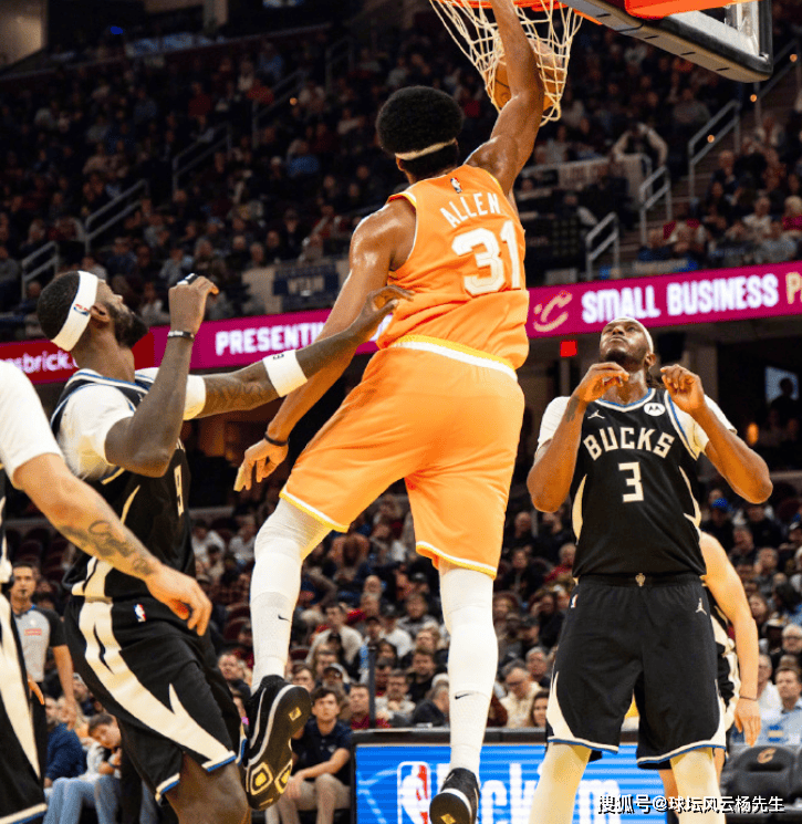 雄鹿力克尼克斯,米切尔带队取胜 雄鹿力克尼克斯,米切尔带队取胜